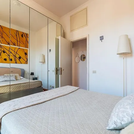 Spanish Steps Corner Apartment Rome